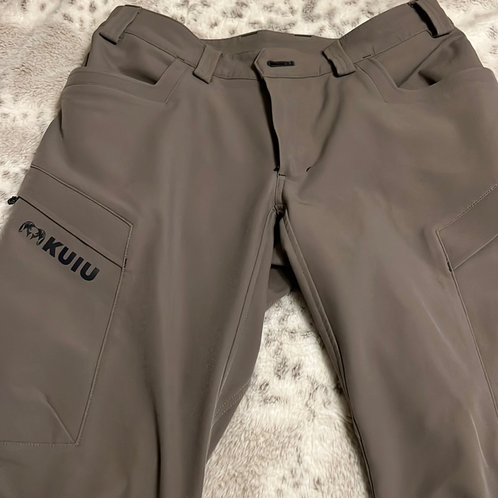 Kuiu Mens hunting pants. This is the olive color I believe.